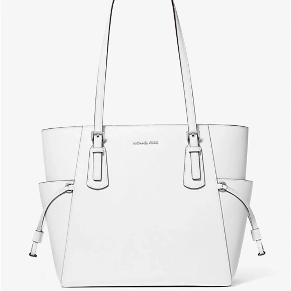 MICHAEL KORS Voyager Larg Saffiano Leather EW Tote Shoulder Bag
Optic White
NWT - Picture 2 of 16